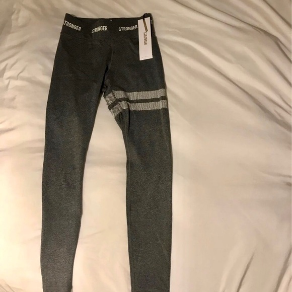 NEW SET: Sports Bra and Leggings - Picture 10 of 11